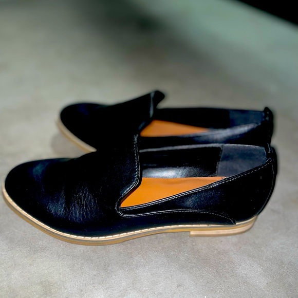 Flats - Picture 1 of 3